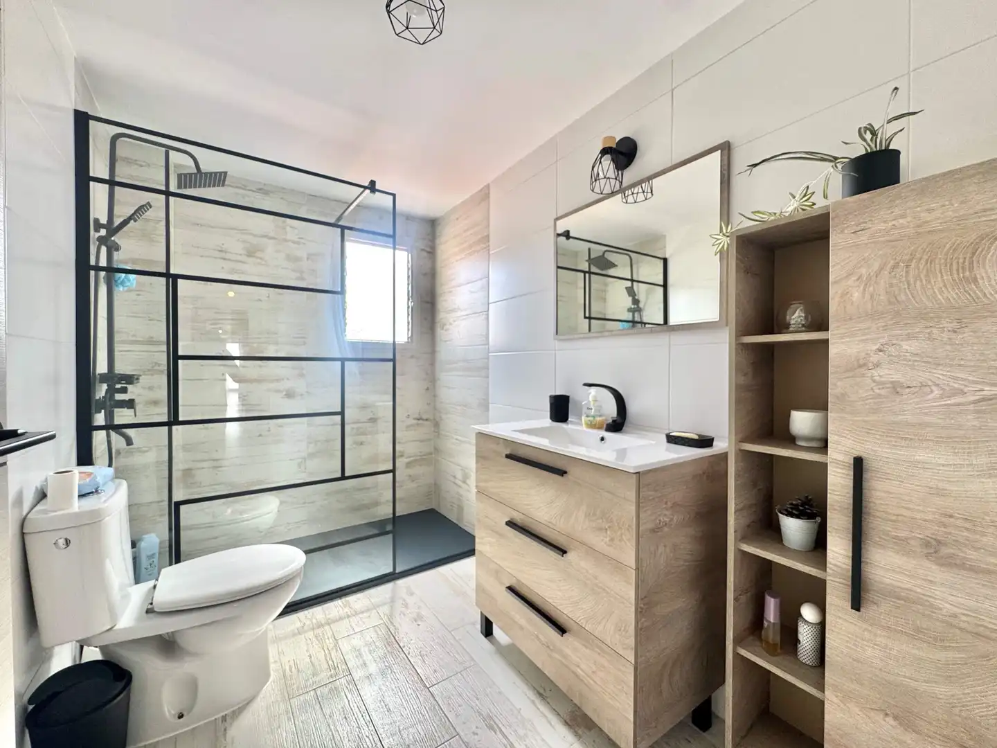 Badezimmer von Wohnung zum Verkauf in Gandia mit Klimaanlage, Abstellraum und Balkon