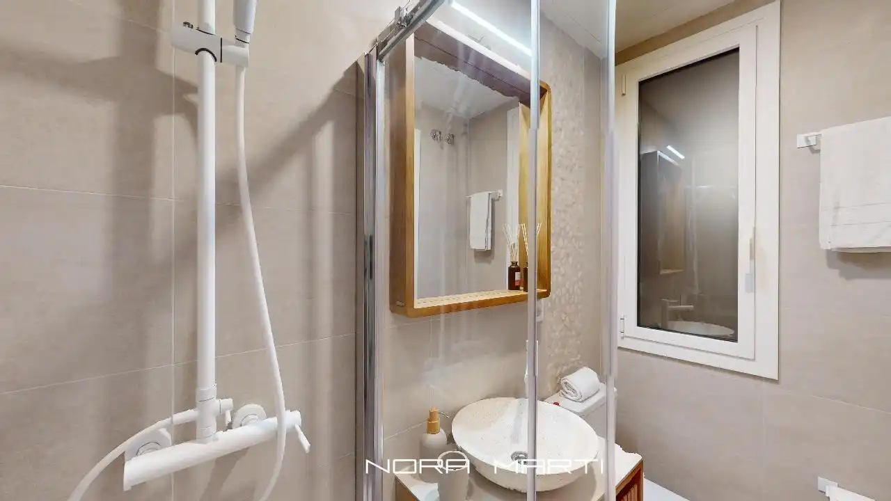 Baño de Planta baja en venta en Barcelona con Aire acondicionado, Calefacción y Amueblado