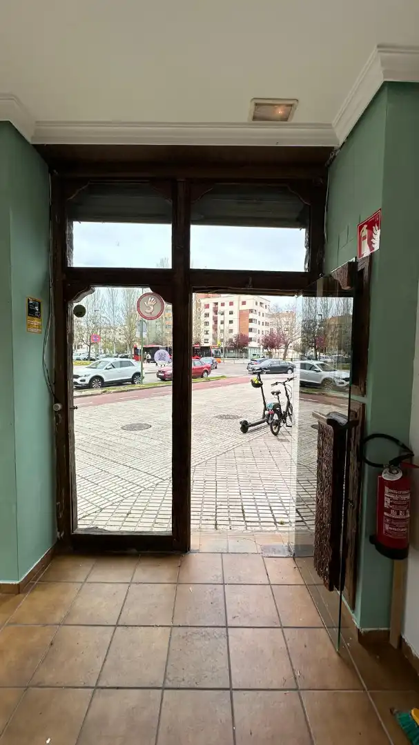 Vista exterior de Local en venda en Burgos