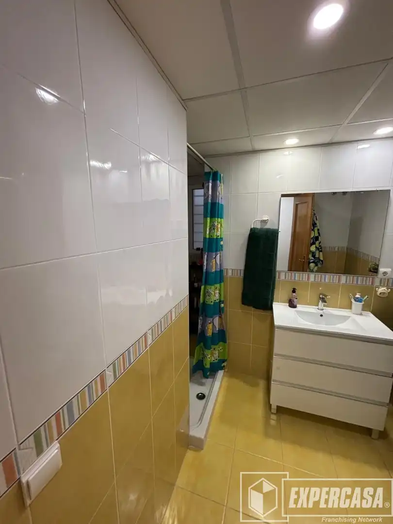 Bathroom of Flat for sale in Albal  with Air Conditioner, Terrace and Storage room