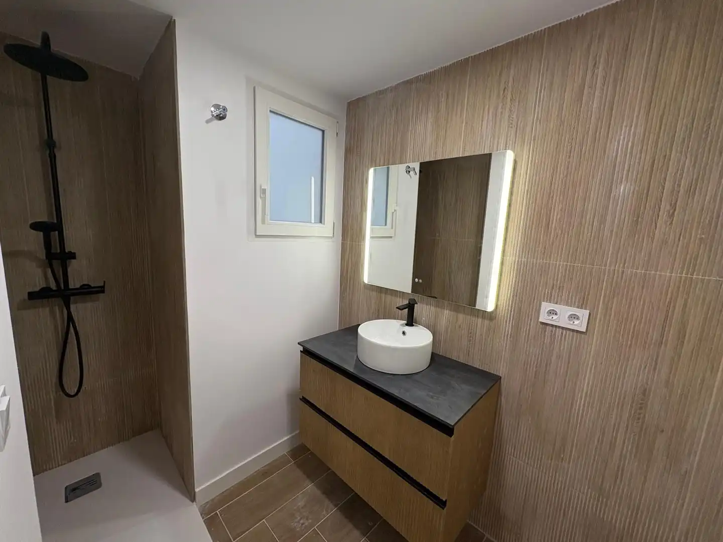 Badezimmer von Wohnung zum Verkauf in Alcoy / Alcoi mit Abstellraum