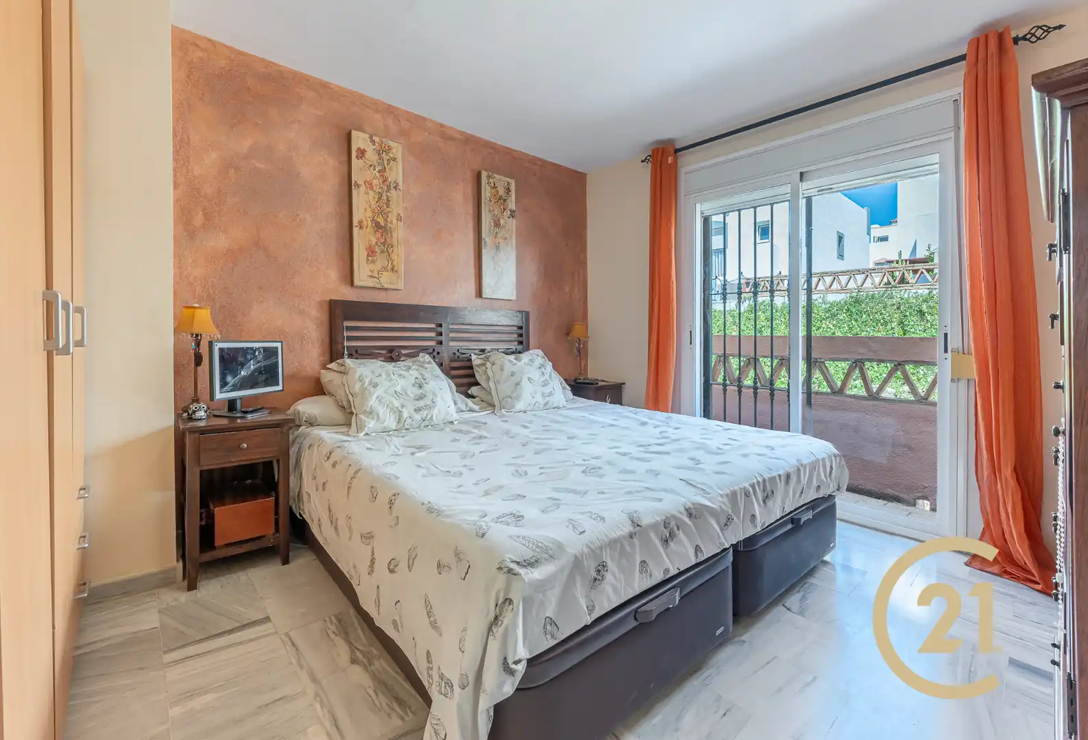 Dormitori de Casa adosada en venda en Marbella amb Aire condicionat, Jardí privat i Terrassa