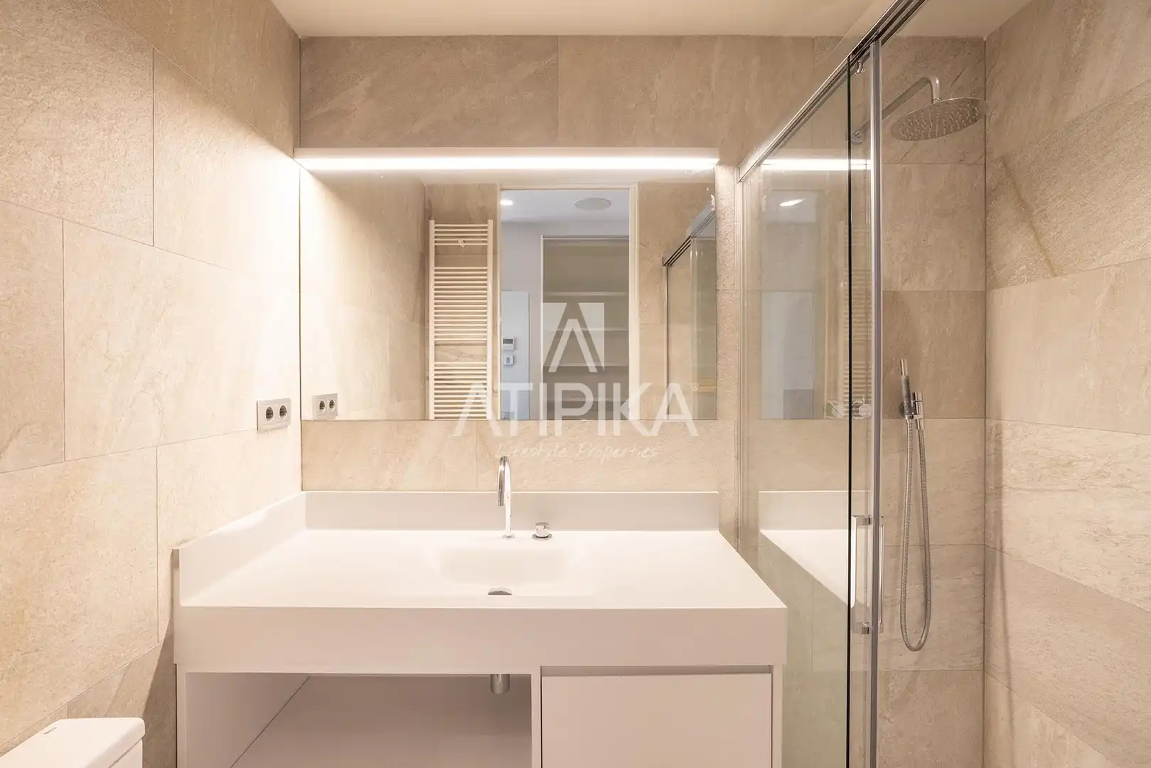 Badezimmer von Dachboden zur Miete in Barcelona mit Klimaanlage, Terrasse und Ofen