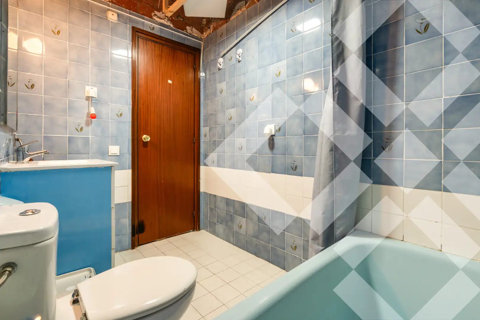 Bathroom of Study for sale in Barcelona  with Oven and Washing machine