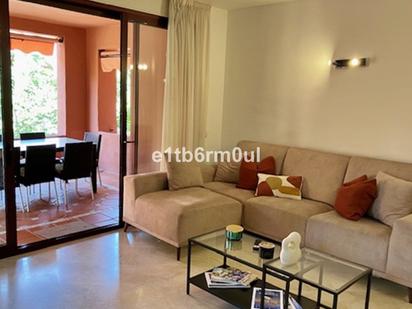 Sala d'estar de Apartament en venda en Marbella amb Terrassa i Piscina