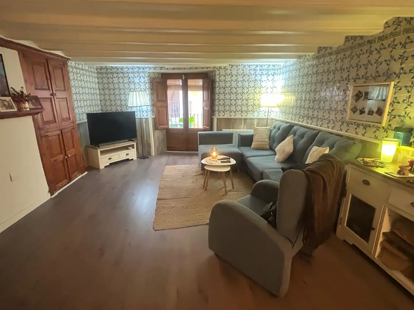 Sala de estar de Piso en venta en Vilanova i la Geltrú con Microondas y Balcón