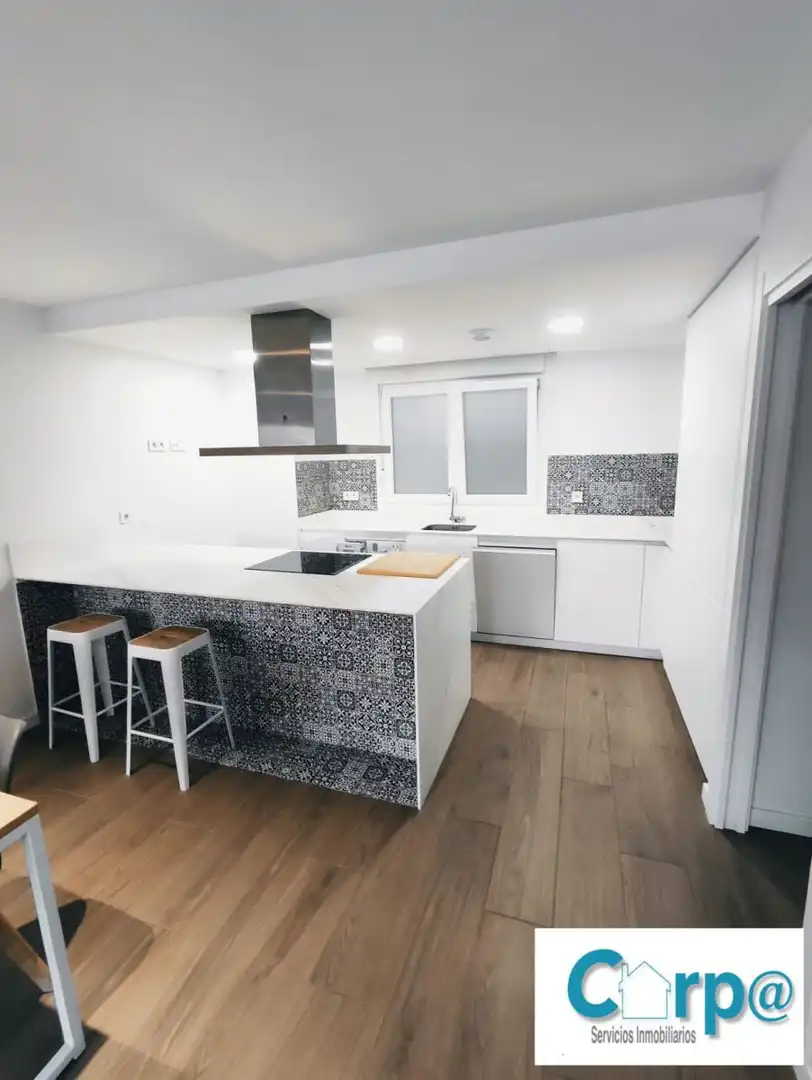 Cocina de Piso de alquiler en  Pamplona / Iruña con Calefacción, Terraza y Amueblado