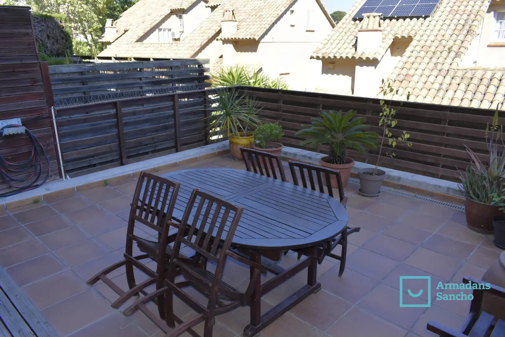 Terrasse von Einfamilien-Reihenhaus zum Verkauf in Tiana mit Klimaanlage, Heizung und Privatgarten
