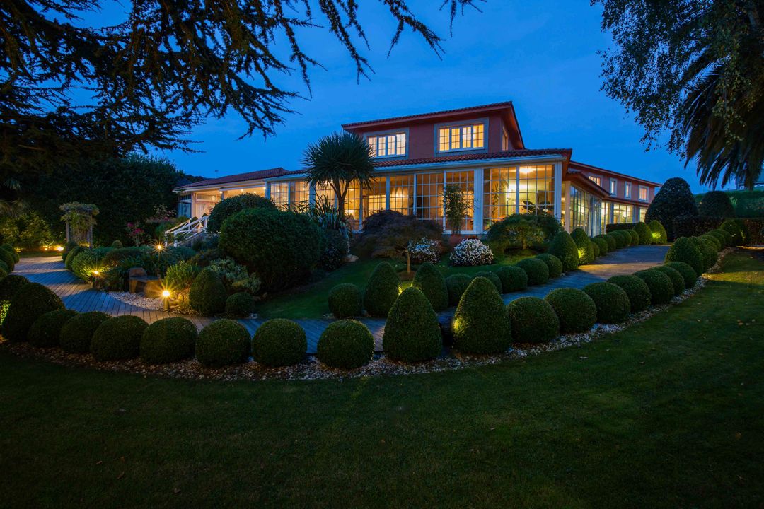 Vista exterior de Casa o xalet en venda en Oleiros amb Aire condicionat, Calefacció i Jardí privat