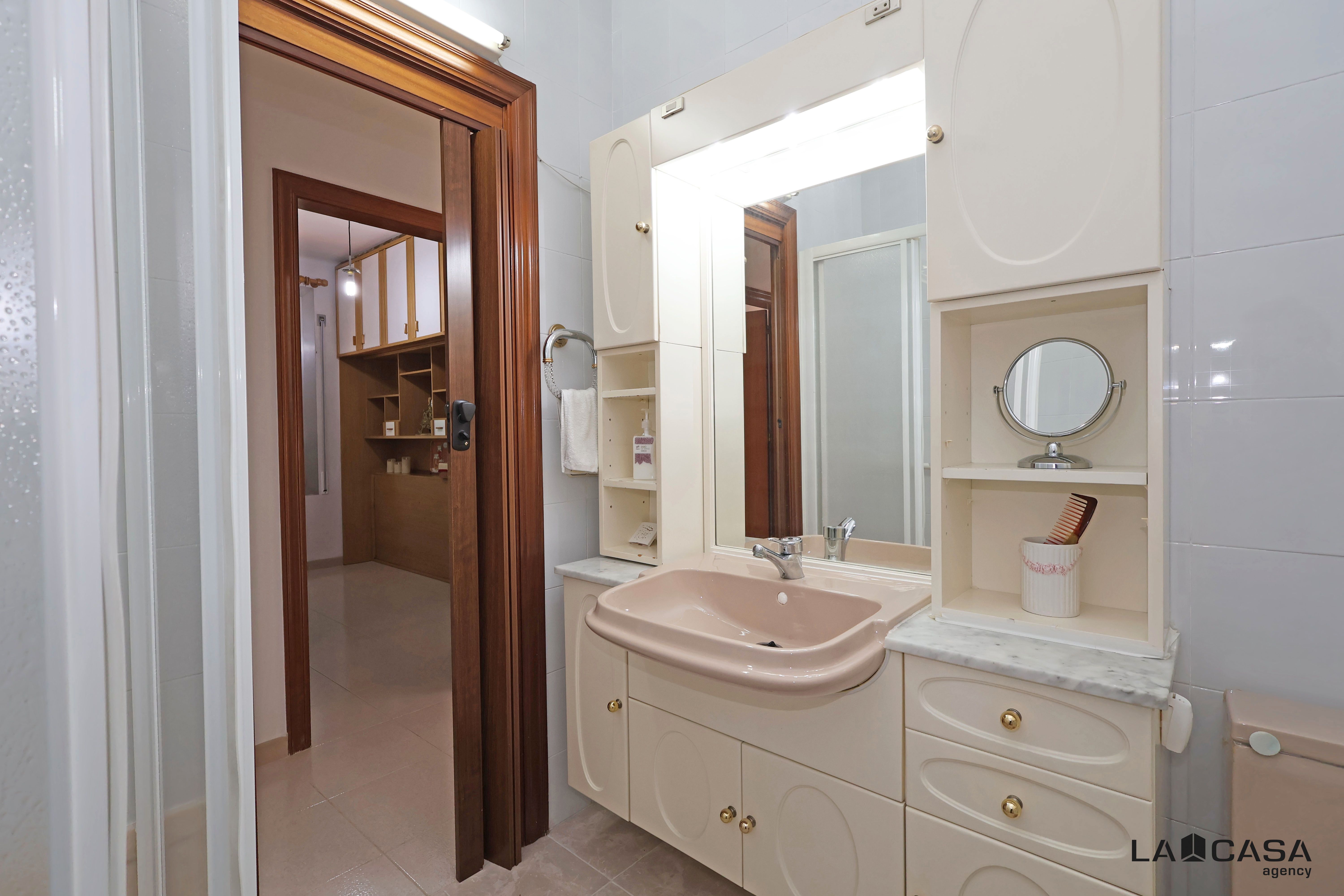 Bathroom of Flat for sale in Sant Feliu de Llobregat  with Balcony