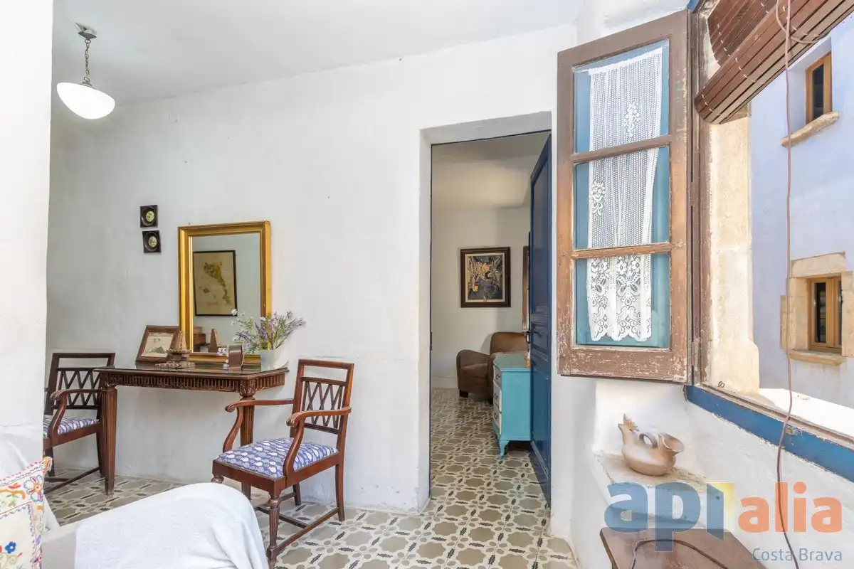 Dormitori de Casa adosada en venda en Begur amb Jardí privat i Moblat