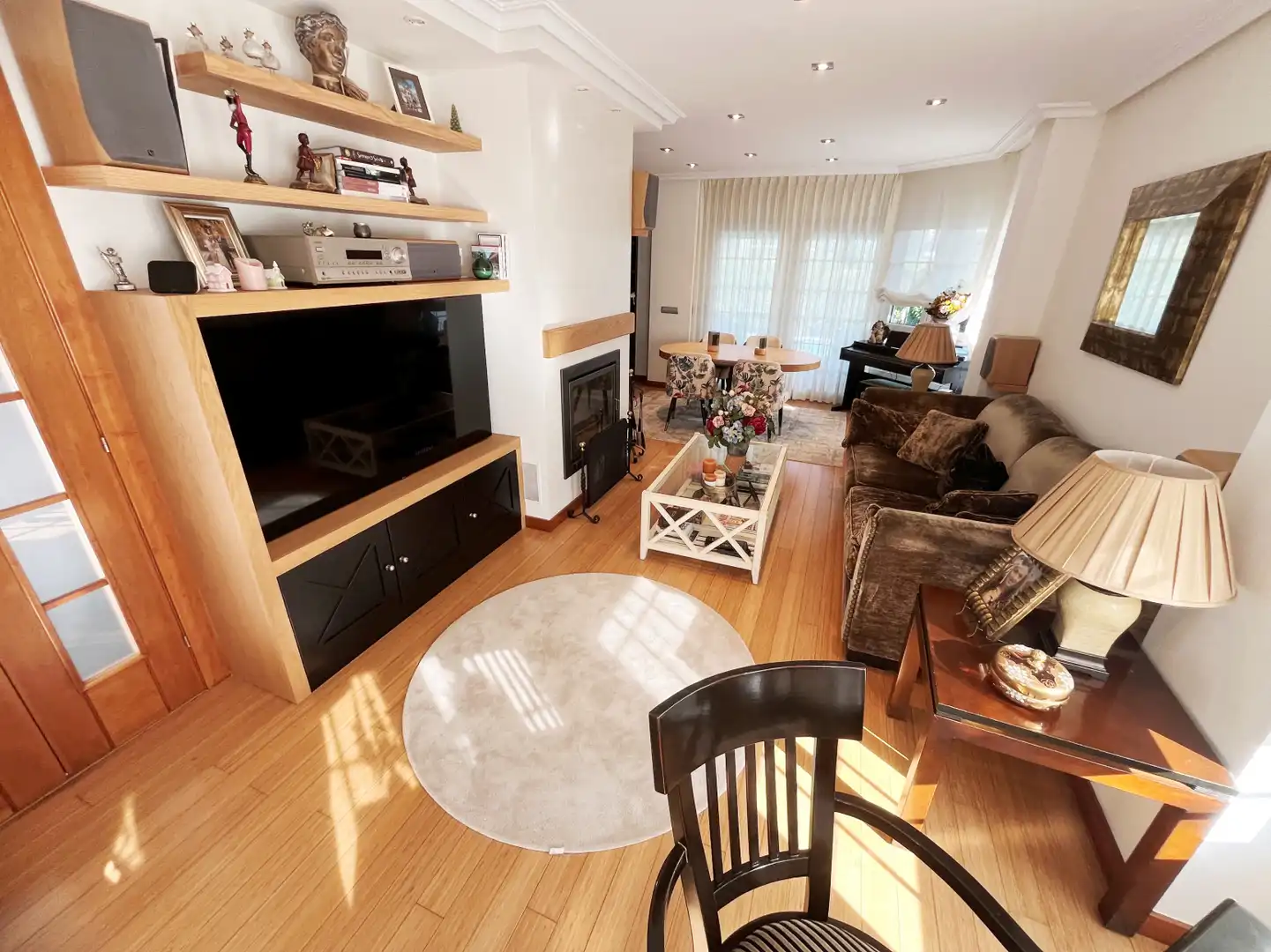Sala d'estar de Casa o xalet en venda en Corvera de Asturias amb Calefacció, Parquet i Terrassa