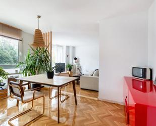 Sala d'estar de Dúplex en venda en Arroyomolinos (Madrid) amb Terrassa i Balcó