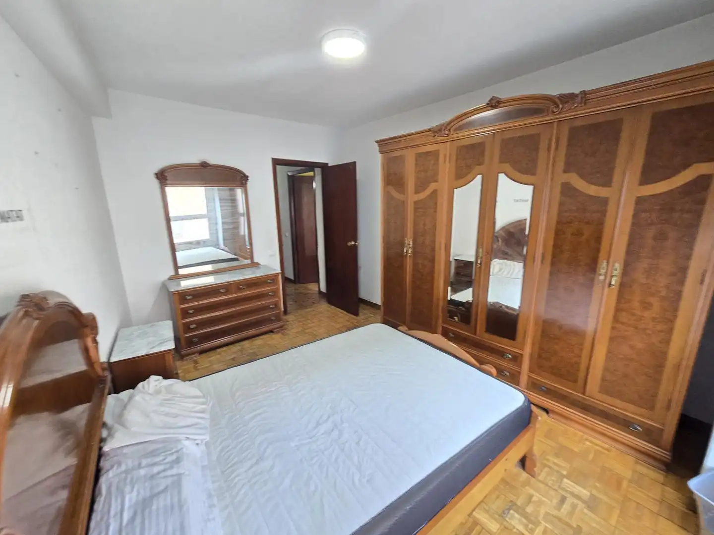 Dormitori de Pis de lloguer en Vigo  amb Calefacció, Parquet i Moblat