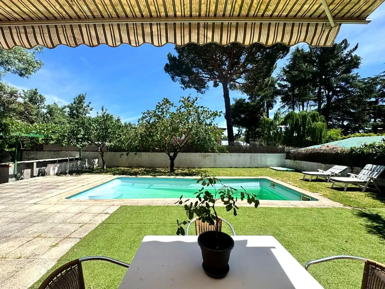 Schwimmbecken von Haus oder Chalet zum Verkauf in Galapagar mit Klimaanlage, Heizung und Privatgarten
