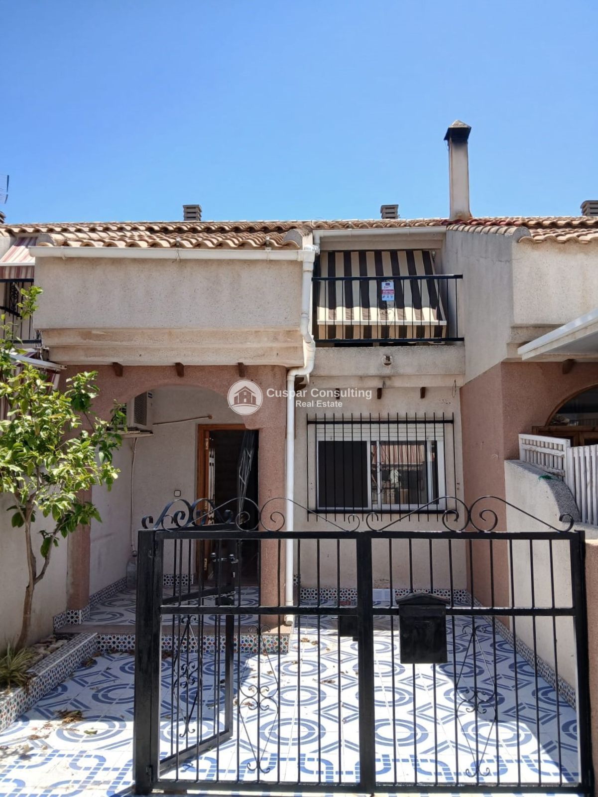 Vista exterior de Casa adosada en venda en Los Alcázares amb Aire condicionat, Calefacció i Jardí privat