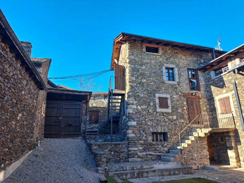 Vista exterior de Dúplex en venda en Guils de Cerdanya amb Calefacció, Parquet i Traster