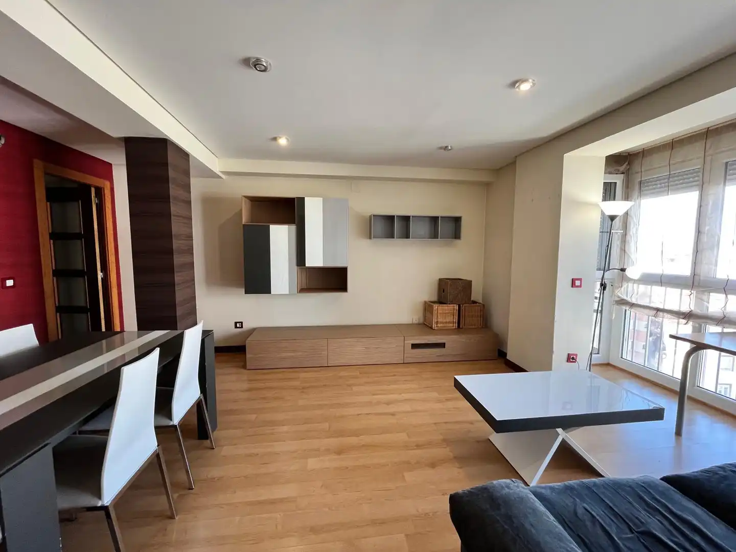Sala d'estar de Pis de lloguer en Burgos amb Calefacció, Parquet i Moblat