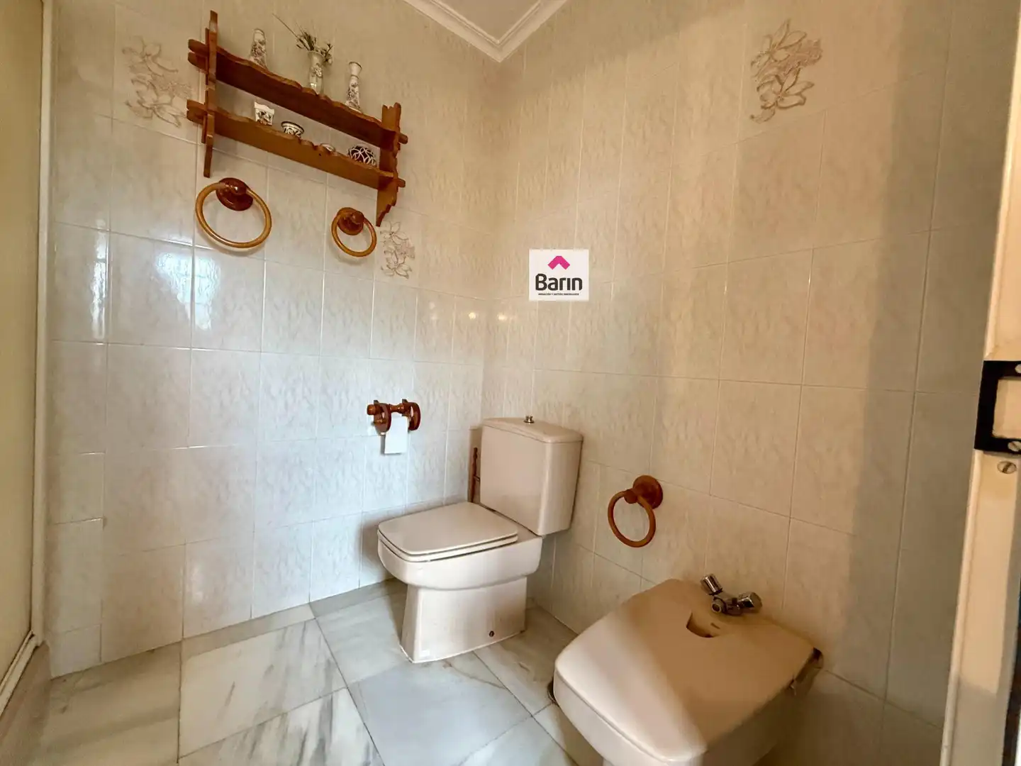 Bany de Casa o xalet en venda en Córdoba amb Jardí privat, Terrassa i Traster