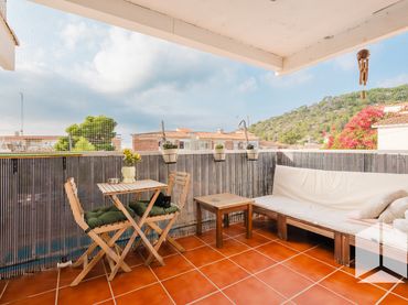 Piso con balcón en venta en El Poal