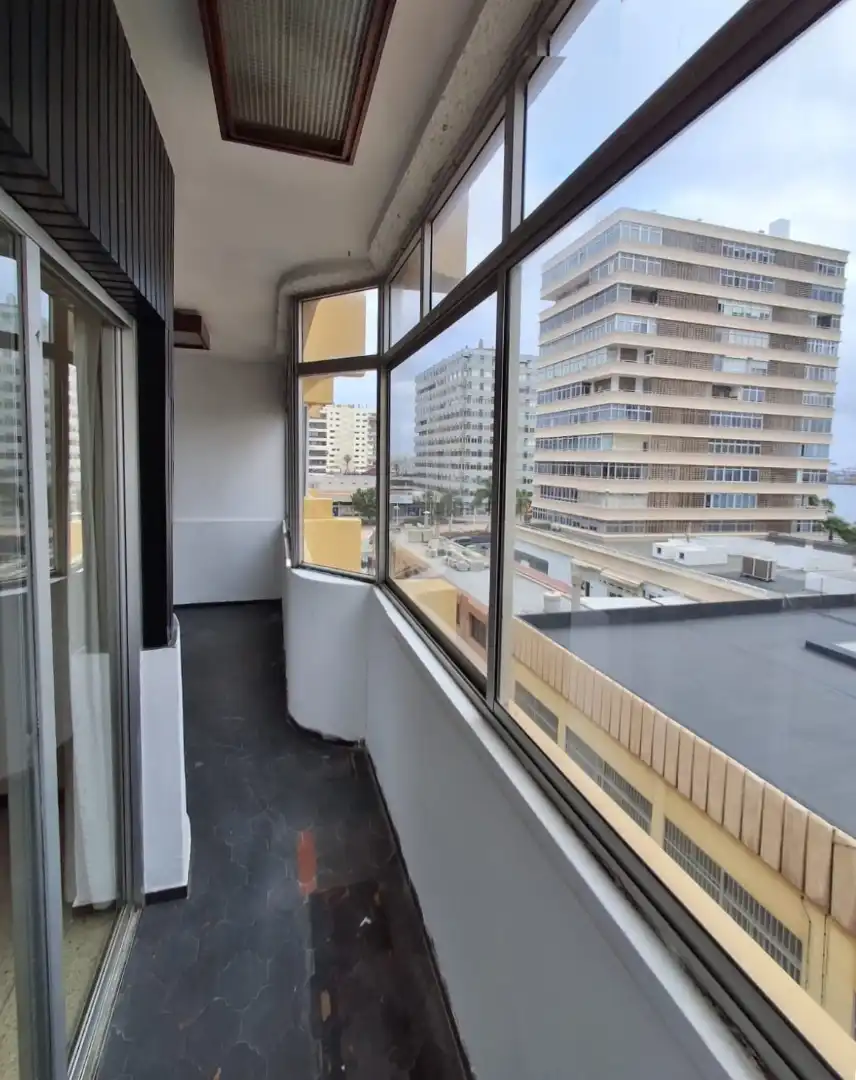 Terraza de Piso de alquiler en Las Palmas de Gran Canaria con Parquet, Horno y Balcón