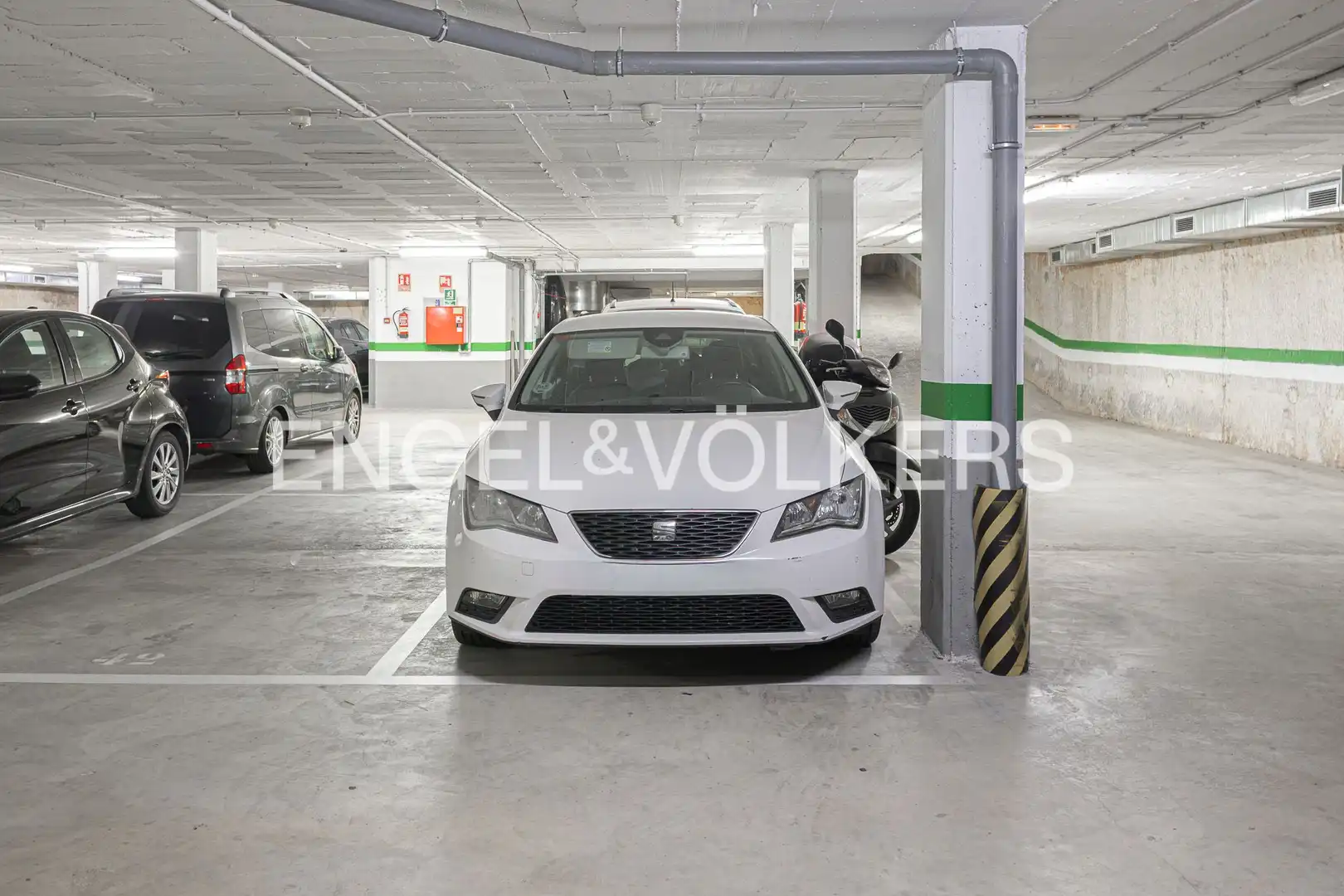 Parking de Piso en venta en Sant Joan Despí con Aire acondicionado, Calefacción y Parquet