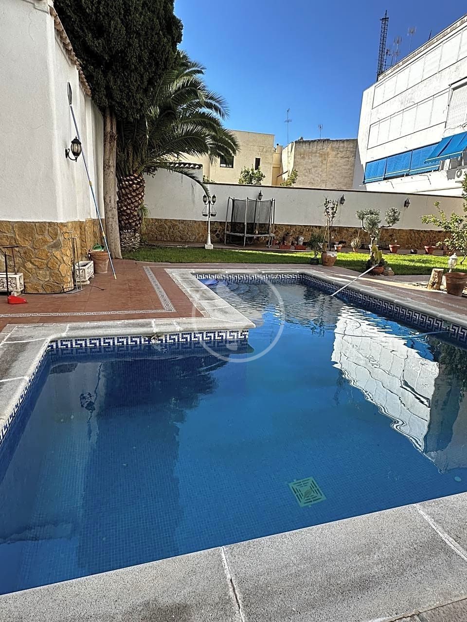 Piscina de Casa o xalet en venda en Linares amb Aire condicionat, Jardí privat i Terrassa