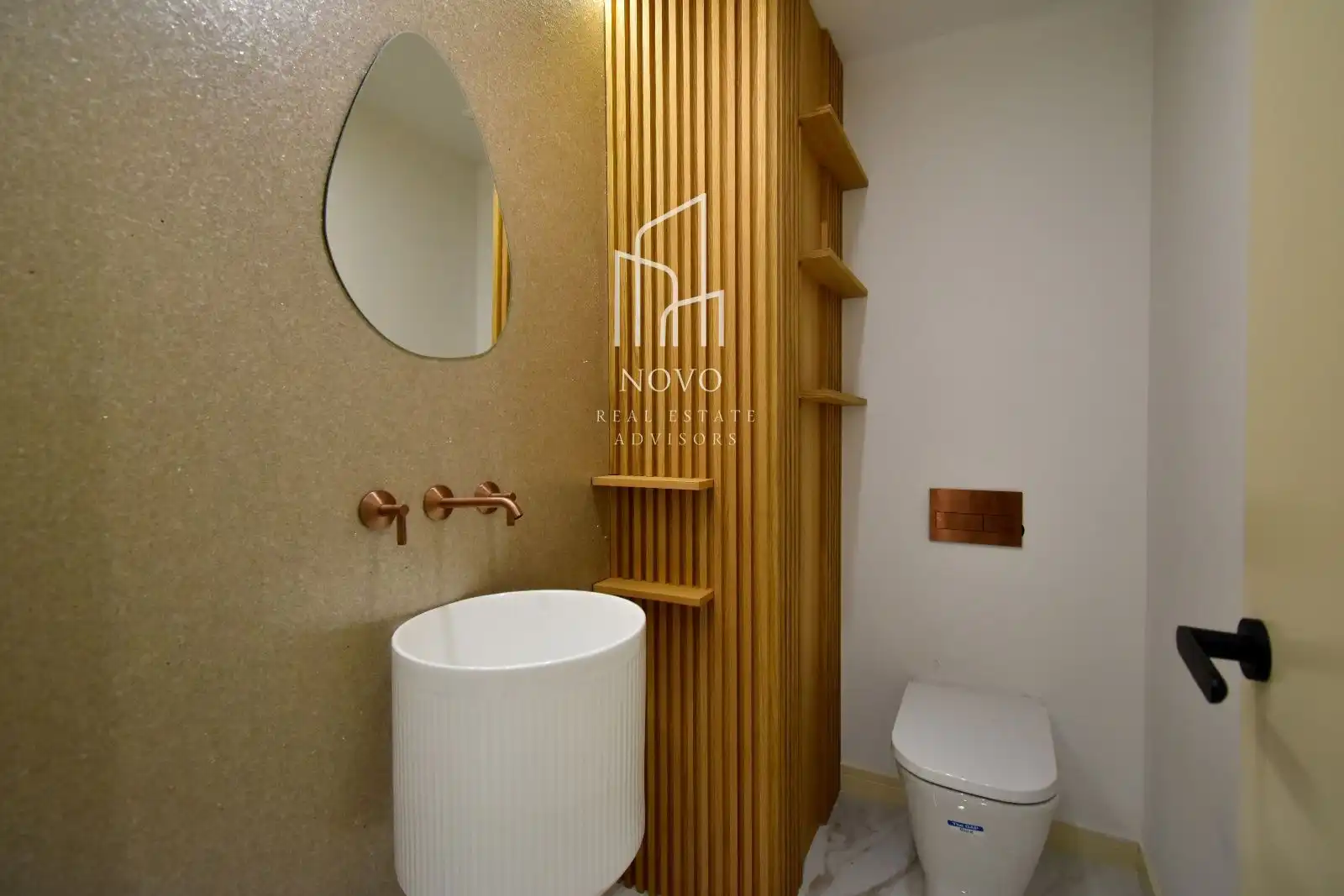 Baño de Piso en venta en Madrid con Calefacción, Horno y Lavadora