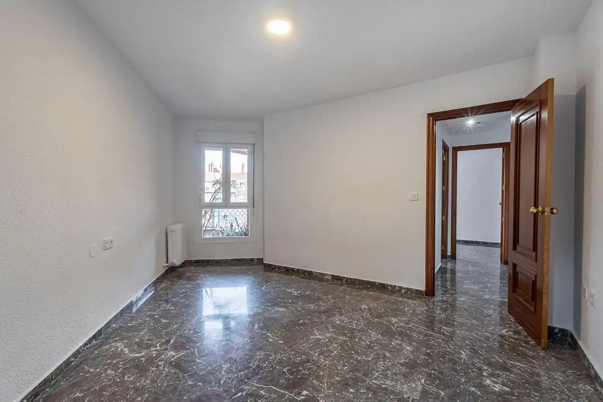 Flat for rent in Granada  with Balcony and Community pool