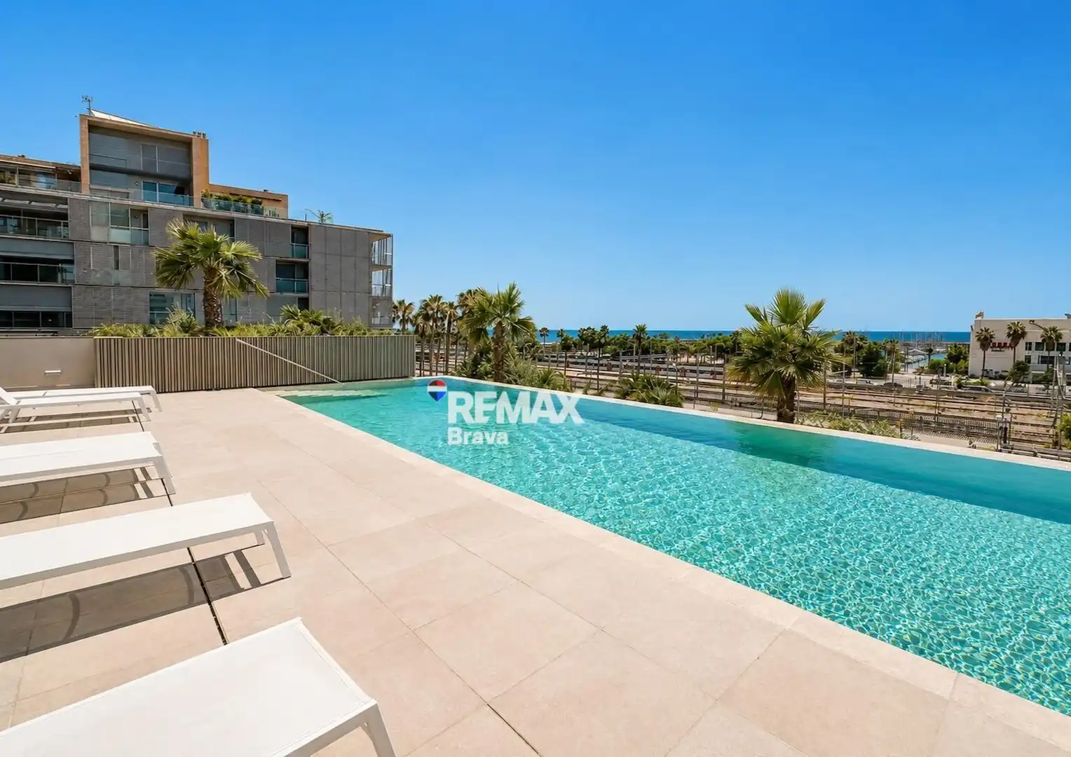 Piscina de Apartament en venda en Mataró amb Aire condicionat, Calefacció i Terrassa