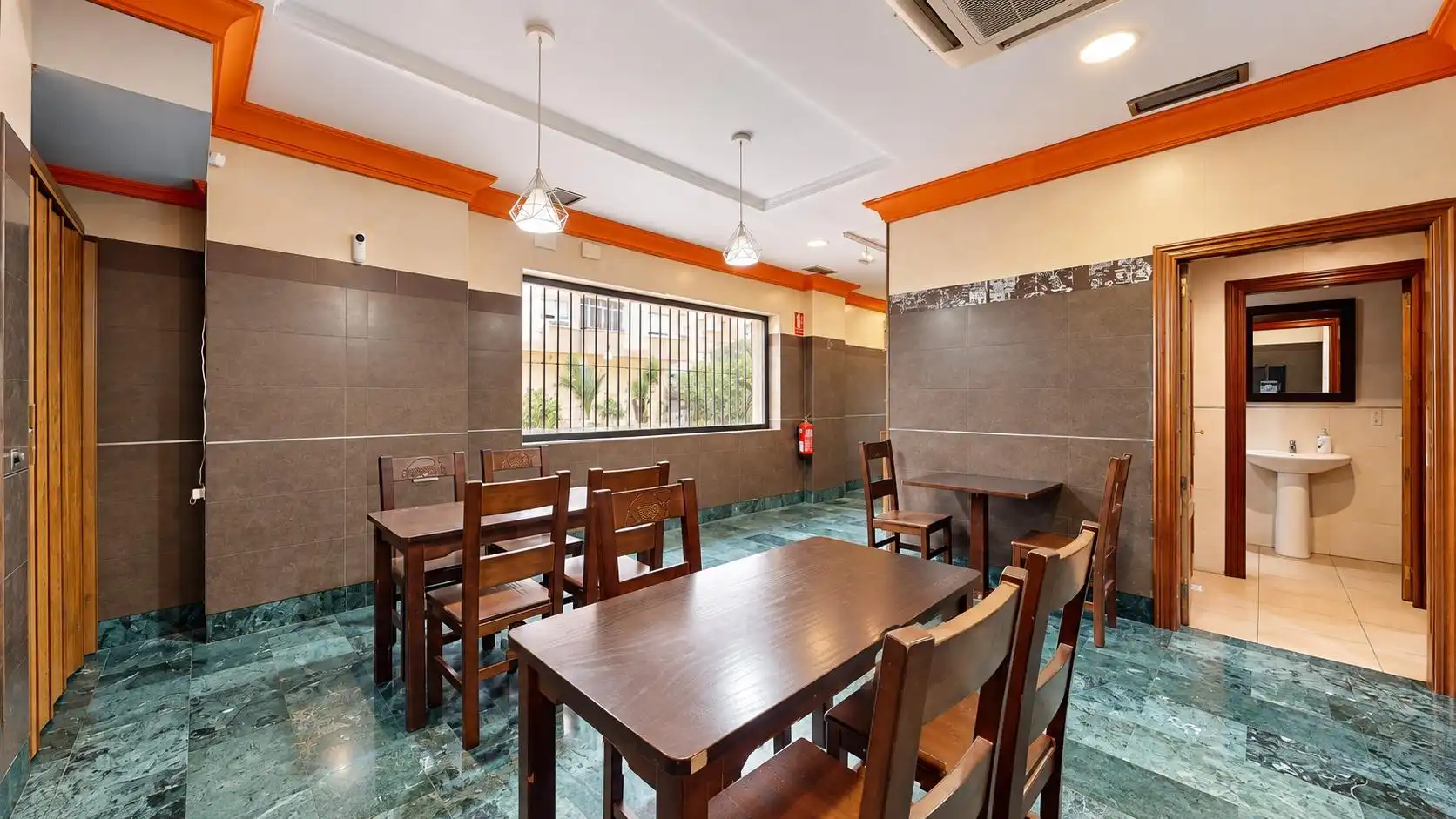 Local en venta en Granada con Aire acondicionado y Amueblado