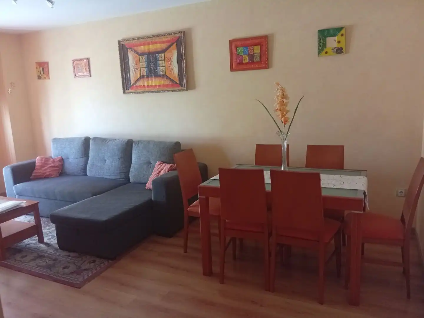 Sala d'estar de Pis en venda en León Capital  amb Calefacció, Parquet i Terrassa