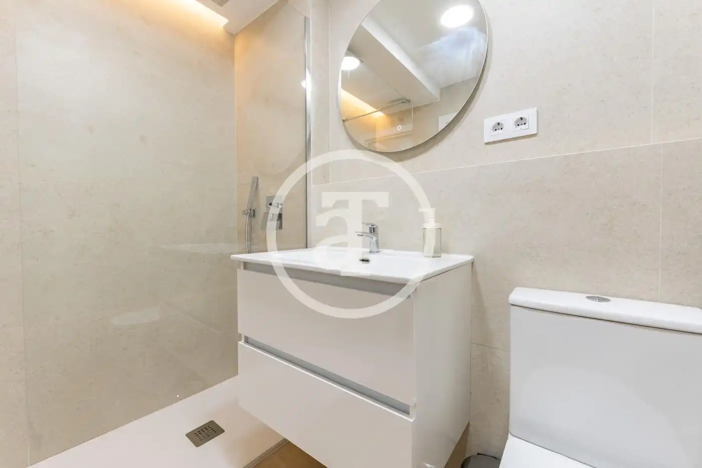 Baño de Piso de alquiler en Madrid con Aire acondicionado, Calefacción y Amueblado