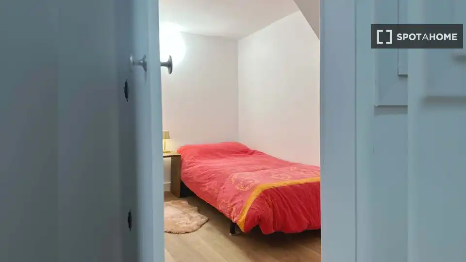 Bedroom of Flat for rent in L'Hospitalet de Llobregat  with Air Conditioner, Heating and Furnished