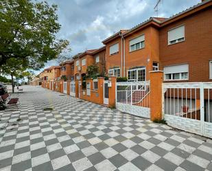 Vista exterior de Casa o xalet en venda en Cuenca Capital amb Calefacció, Terrassa i Traster