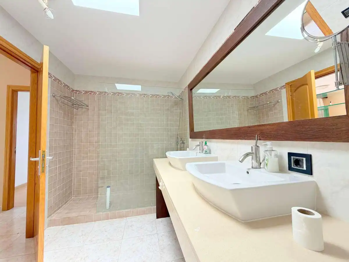 Badezimmer von Wohnungen zum Verkauf in Teguise mit Gemeinschaftspool
