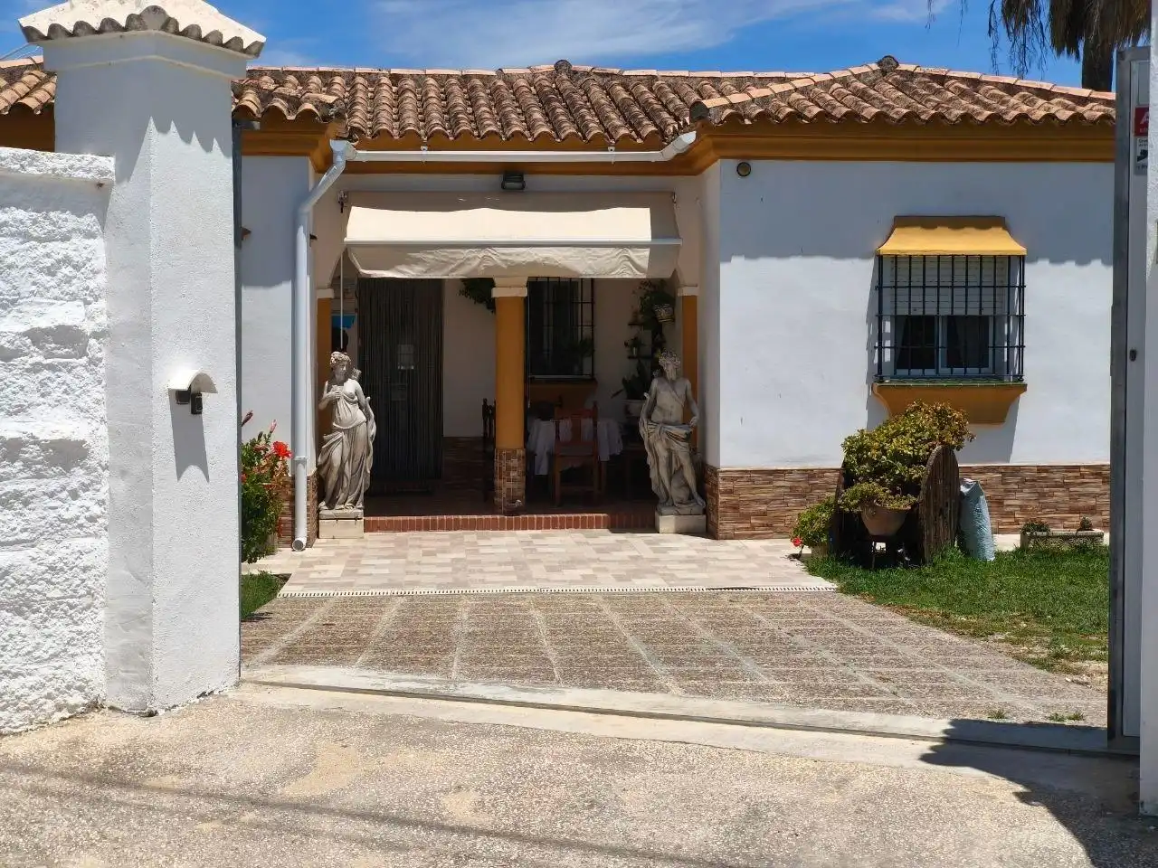 Casa o chalet en venta en Chiclana de la Frontera con Jardín privado, Trastero y Piscina