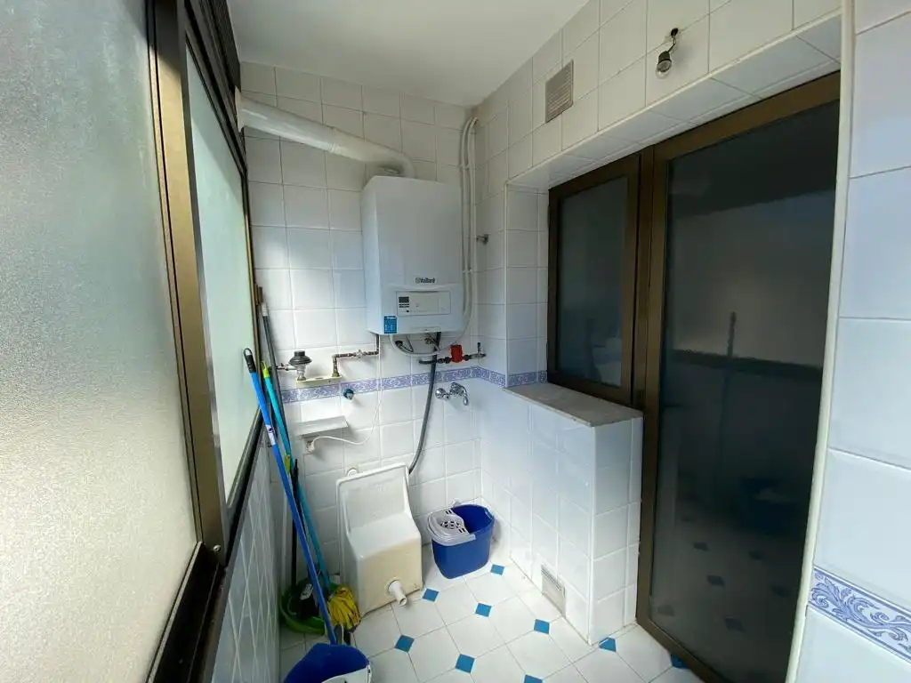 Bathroom of Flat for rent in Granada  with Heating, Private garden and Community pool