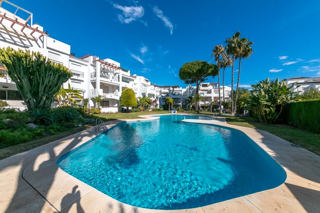 Jardín de Apartamento de alquiler en Estepona con Aire acondicionado, Terraza y Alarma