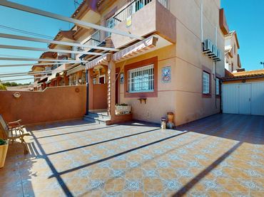 Casa con balcone in vendita a Calle NAVALCARNERO