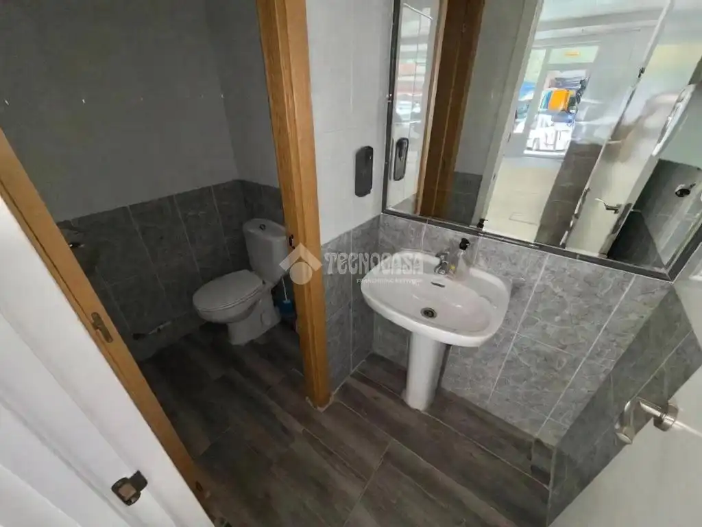 Bathroom of Commercial properties for sale in Madrid  with Air Conditioner