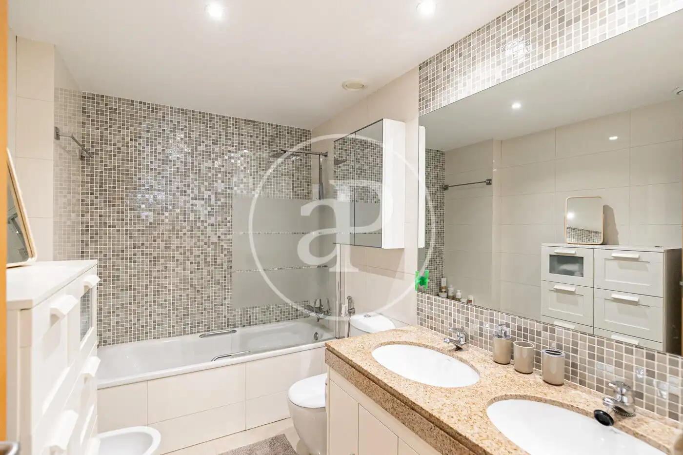 Bathroom of Flat for rent in Badalona  with Air Conditioner, Heating and Terrace