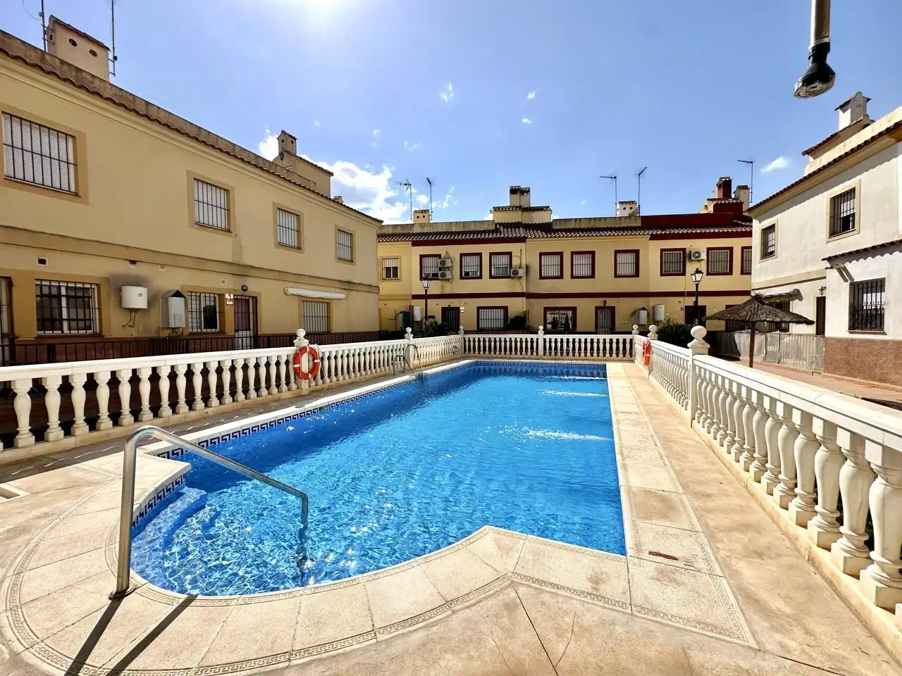 Adosado con piscina en venta en Fuente de Piedra