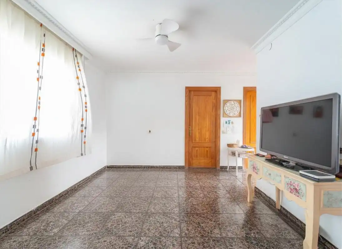 Sala de estar de Casa adosada en venta en Vélez-Málaga con Calefacción