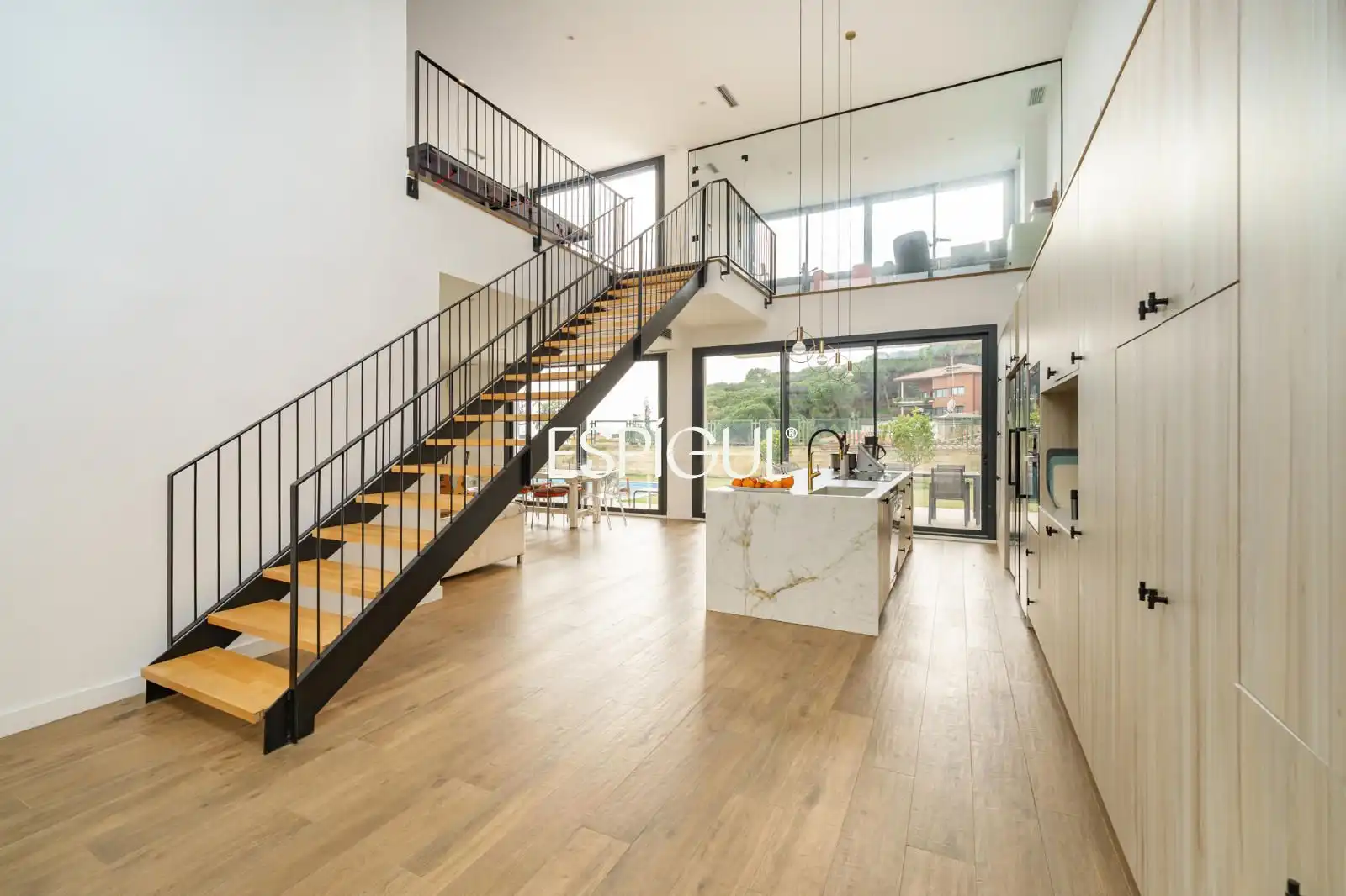 Sala d'estar de Casa o xalet en venda en Premià de Dalt amb Aire condicionat, Calefacció i Jardí privat