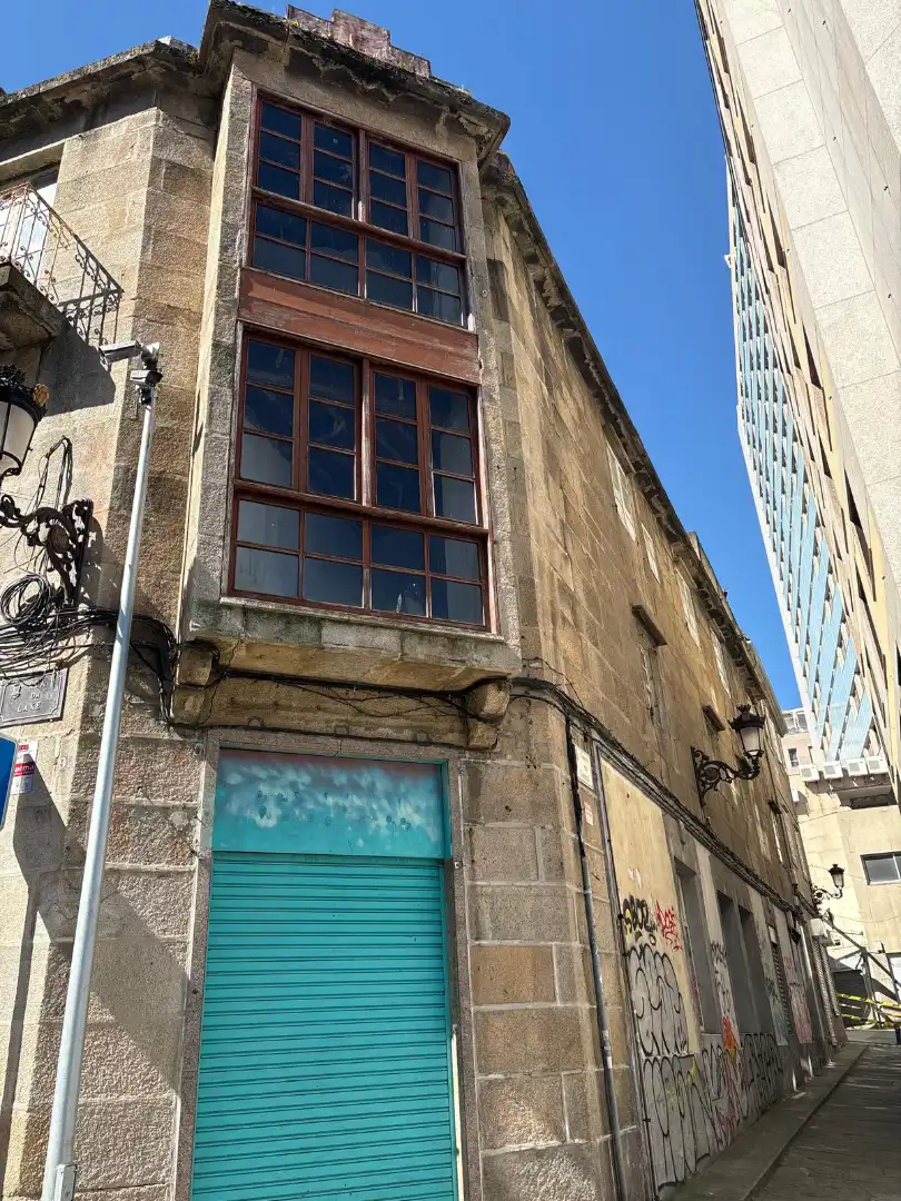 Vista exterior de Edificio en venta en Vigo 
