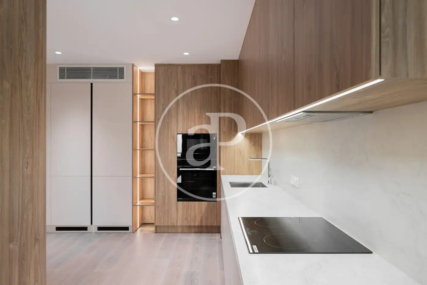Küche von Wohnung zum Verkauf in Barcelona mit Klimaanlage, Heizung und Balkon
