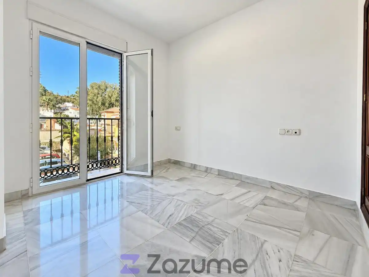 Schlafzimmer von Wohnung zur Miete in Rincón de la Victoria mit Ofen, Waschmaschine und Mikrowelle