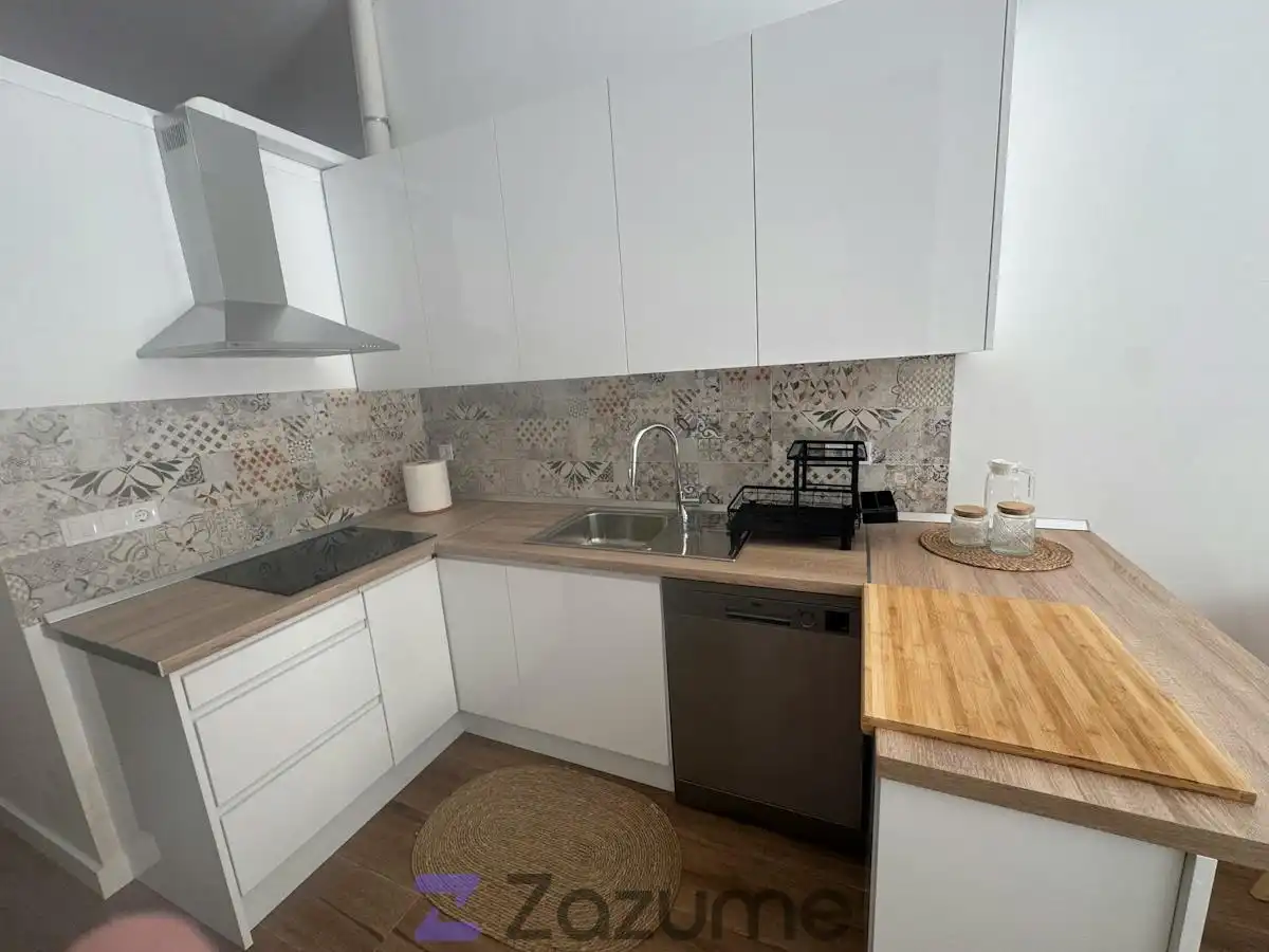 Cocina de Apartamento de alquiler en Fuengirola con Aire acondicionado, Jardín privado y Amueblado