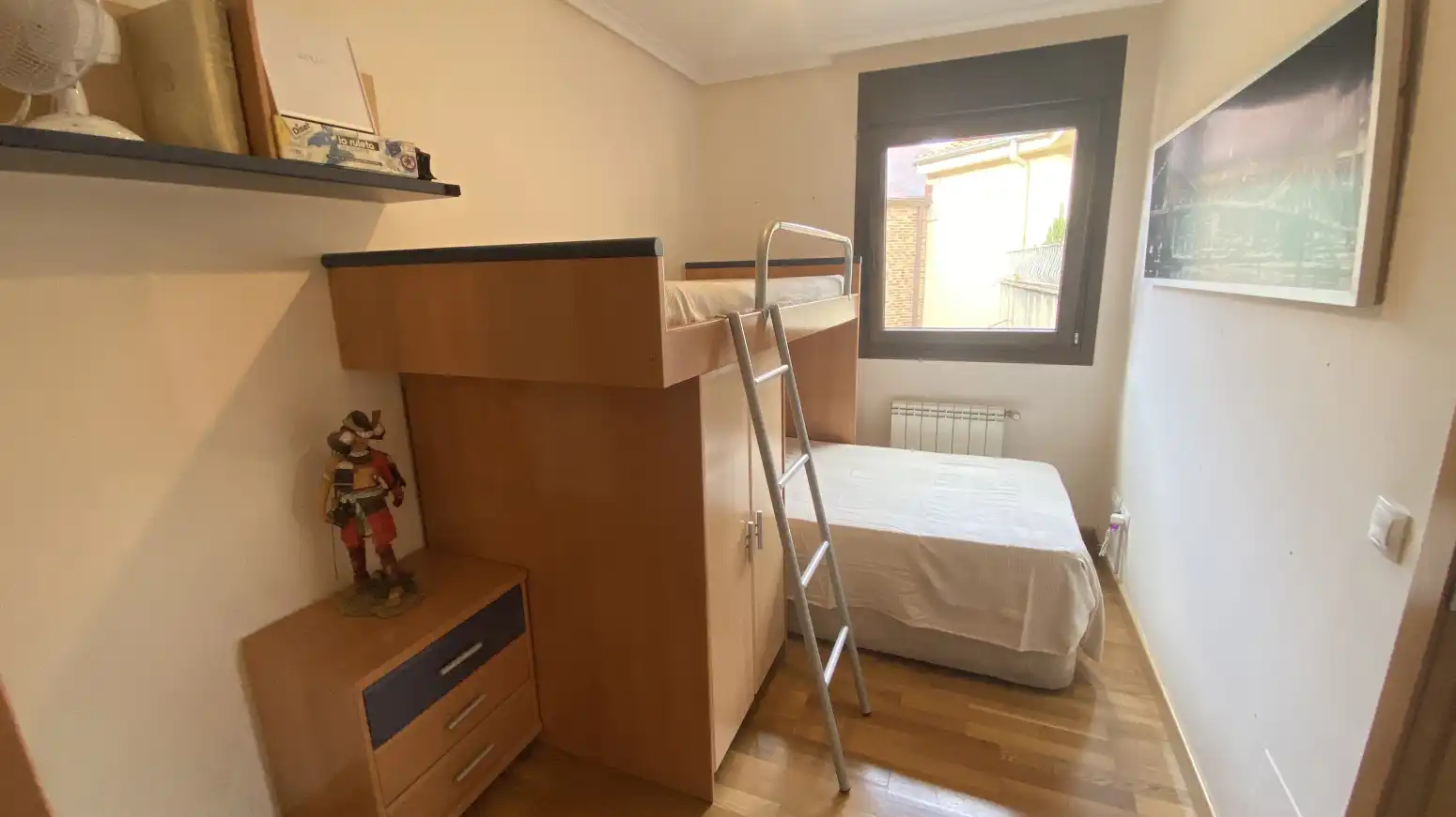 Schlafzimmer von Wohnung zum Verkauf in Los Corrales de Buelna  mit Heizung, Parkett und Möbliert